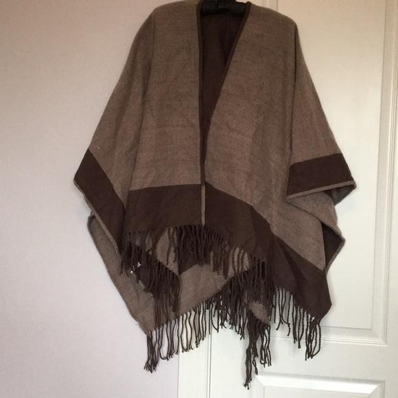 Revisable Shaw cape - Picture 2 of 2